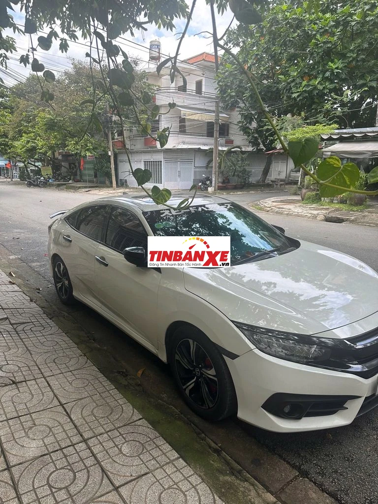 Honda Civic 2017 màu trắng, 170.000 km