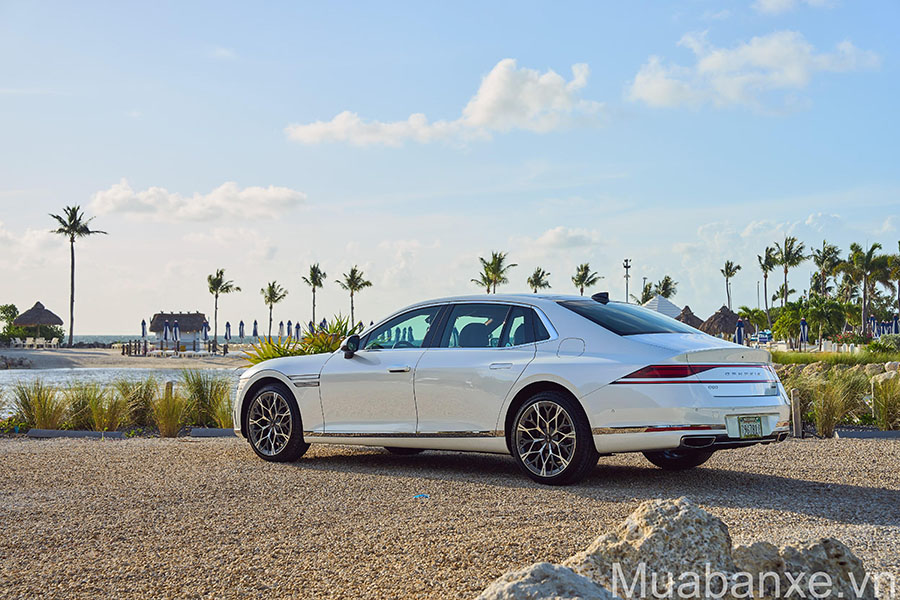duoi-xe-genesis-g90-tinbanxe-vn.png