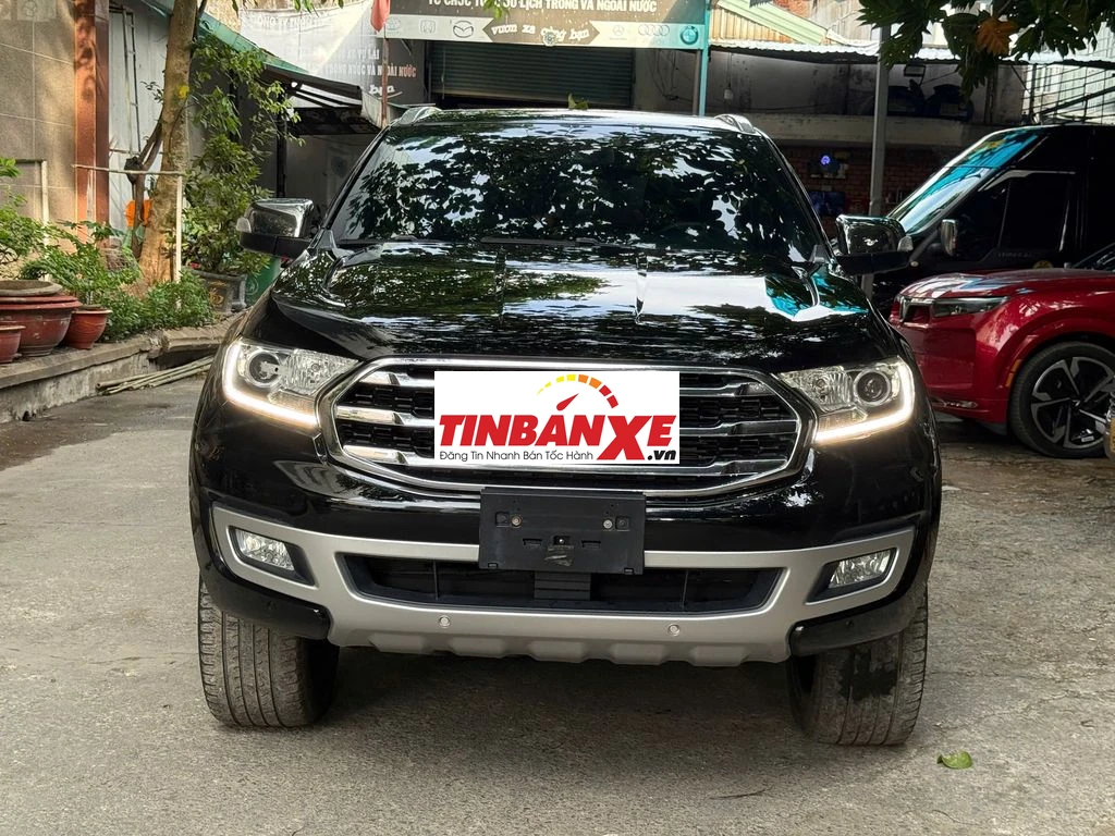Everest Titanium 4x4 9v giá 790tr