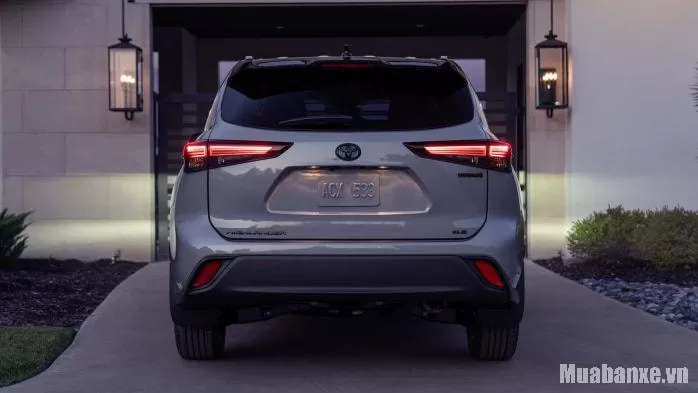 duoi-xe-toyota-highlander-tinbanxe.png