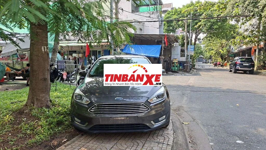 Cần bán ford focus SX 2018 bảng Titanium