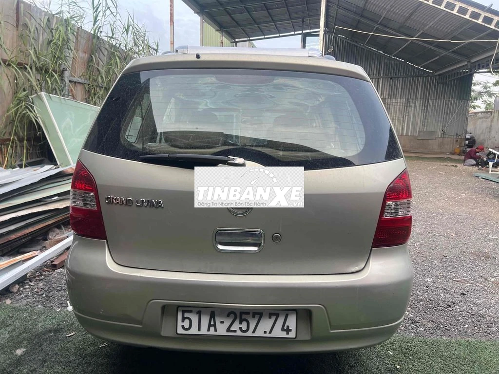 Nissan Grand livina 2010 1.8 MT -1 chủ mua mới