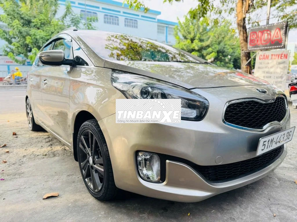 Kia Rondo 2.0 GAT rất đẹp.