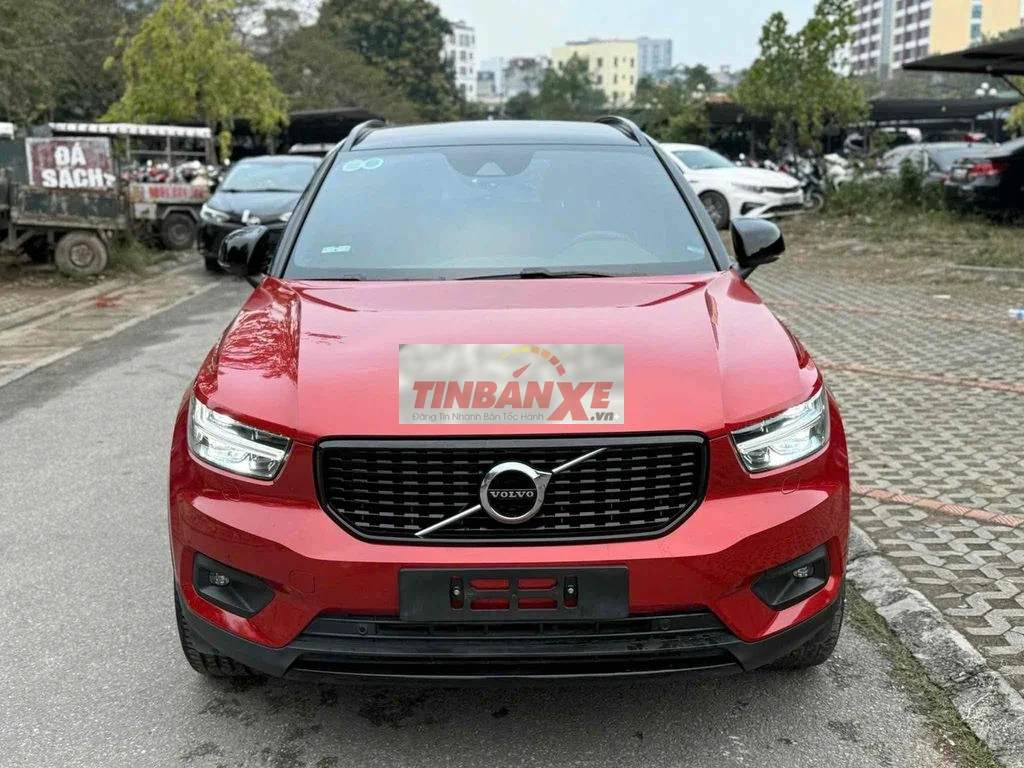 Volvo XC40 T5 AWD R-Design 2019 màu đỏ