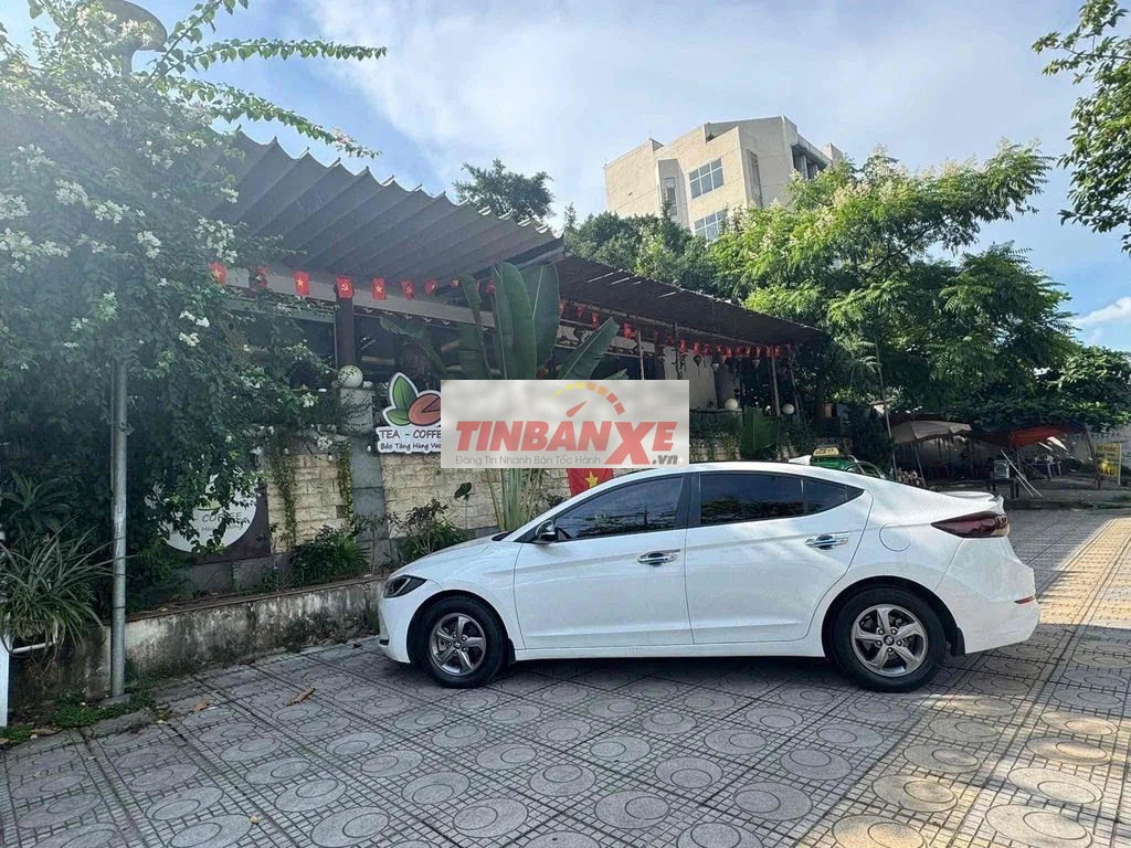 Hyundai Elantra 2018 1.6 MT - 100000 km