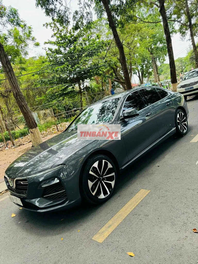 VinFast Lux A2.0 Xám 69.000km