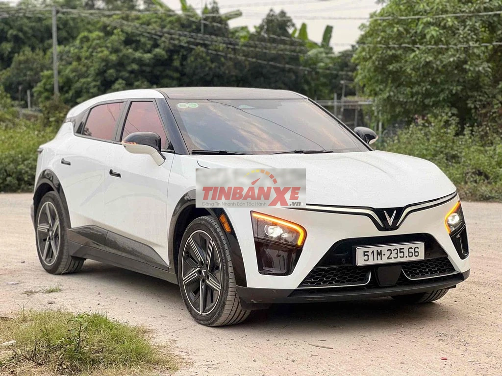 Vinfast VF7 Plus 2025 Trắng Đen full options 99%