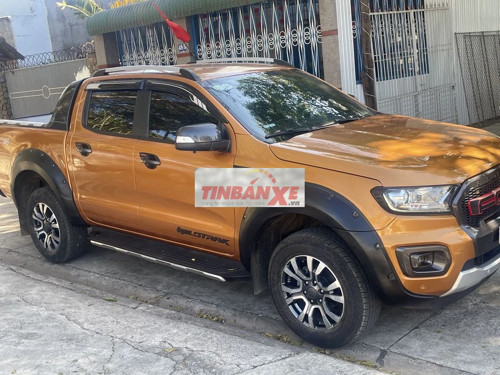Ford Ranger Wildtrak 2019 gia đình đang dùng