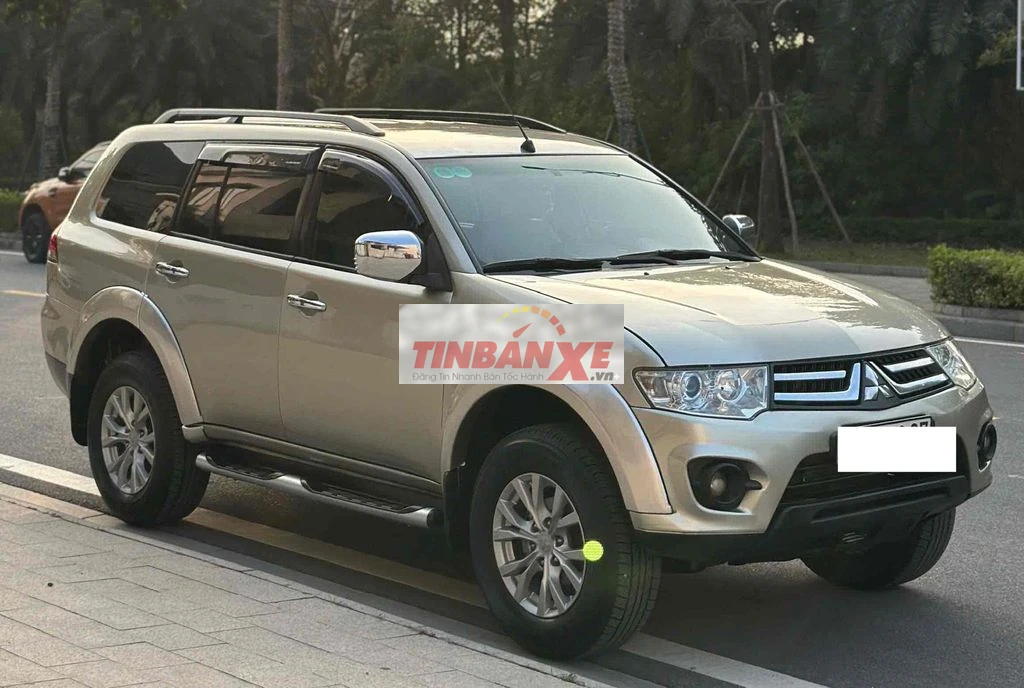 mitsubishi pajedo sport D 4x2MT 2016 máy dầu