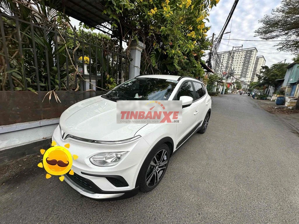 Dư xe cần bán VF e34 màu Trắng