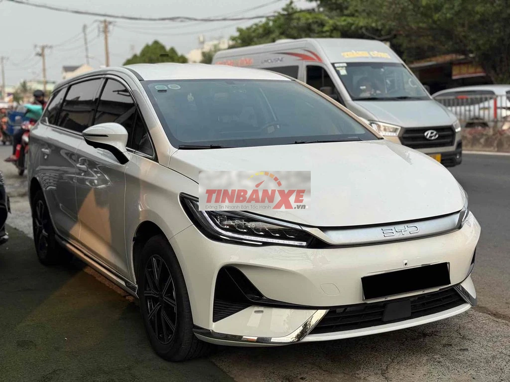 BYD_M6 sx 2025 - Xe đẹp biển trắng gia đình.