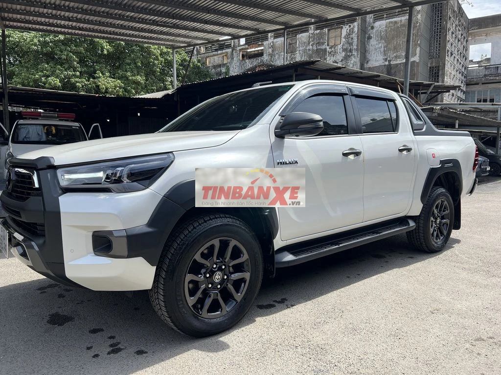 Toyota Hilux Adventure 2021 Trắng