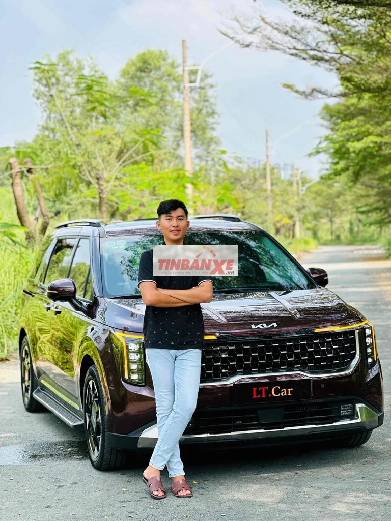 Kia Carnival 2025 Signature 2.2D - 18000 km