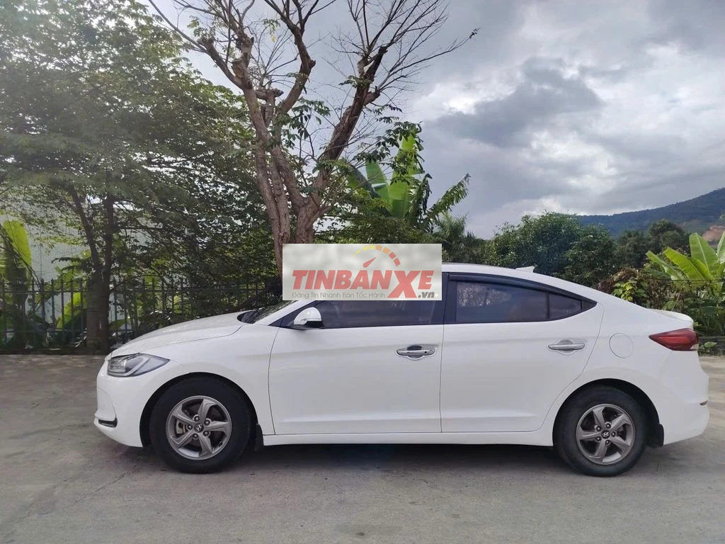Hyundai Elantra 2017 Trắng Số sàn