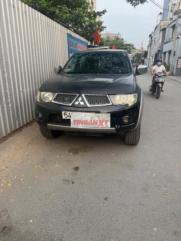 Mitsubishi Triton Đen Số sàn 2 cầu