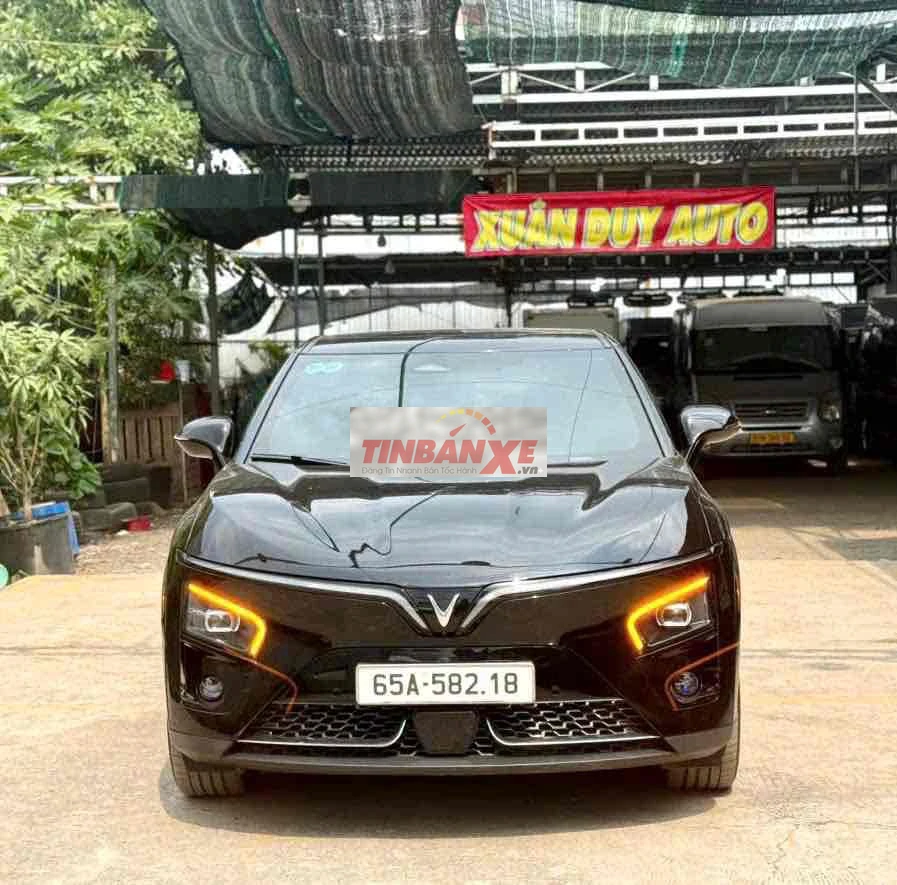 Vinfast VF7 Plus 4x4 2025 16000km Đen