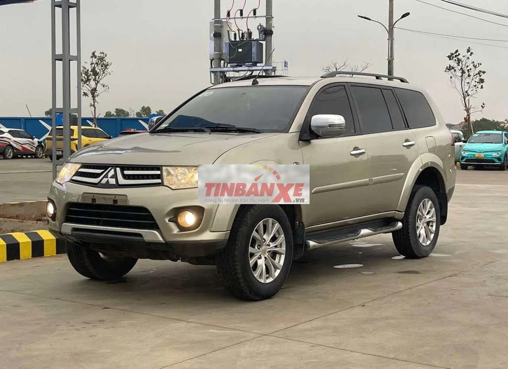 Mitsubishi Pajero Sport 2015 Vàng cát