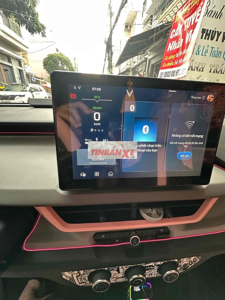 Ô tô điện 4 chỗ màu Hồng