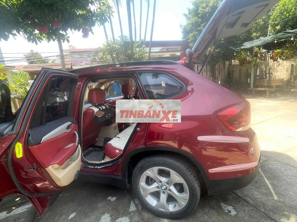 BMW X1 2011 - 116000 km màu đỏ- sav