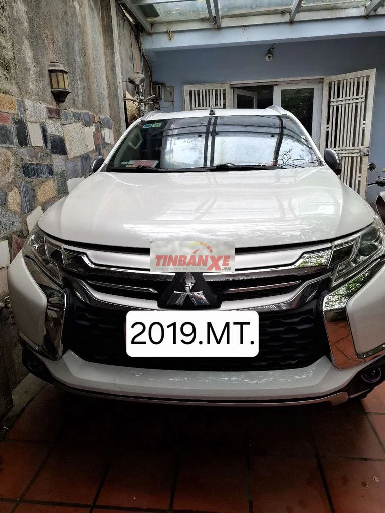 Mitsubishi Pajero Sport 2019 Trắng