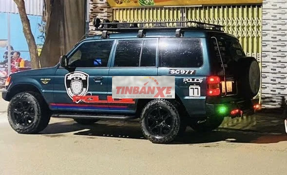Mitsubishi Pajero Xanh