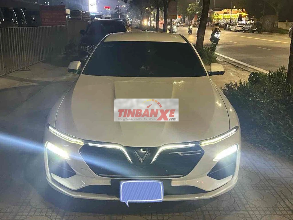 VinFast Lux A2.0 Plus sx 2022 chạy đúng 1vkm