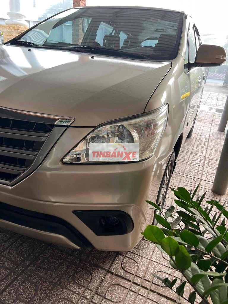 Toyota Innova 2.0E 2015 From mới Gia Đình