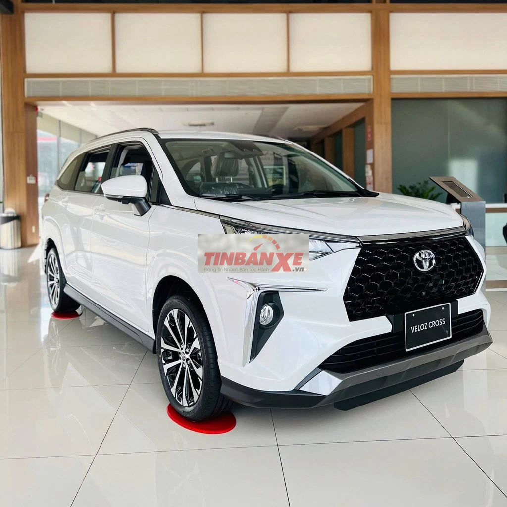 Toyota Veloz Cross Trắng 7 chỗ
