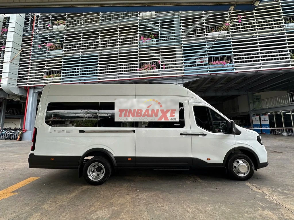 Ford Transit Premium 18 chổ 2025 , bảo hành 2029