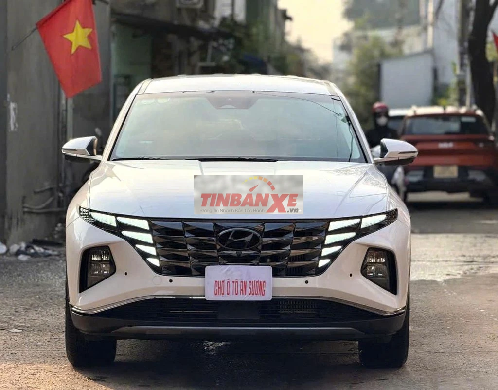 Tucson 2022 máy dầu màu trắng