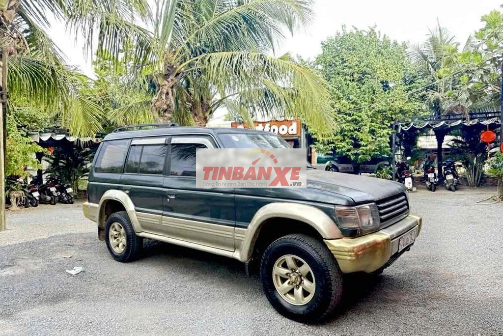 Mitsubishi Pajero 2002 Xanh rêu