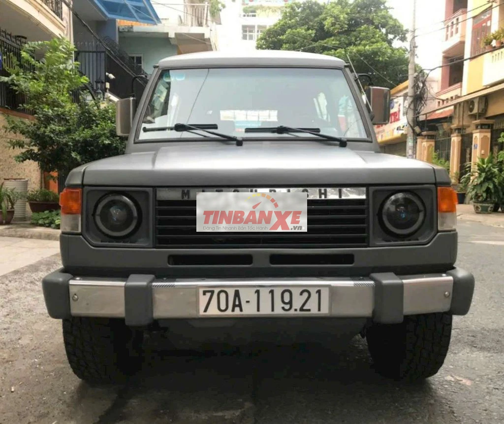 Mitsubishi Pajero 1988 Xám