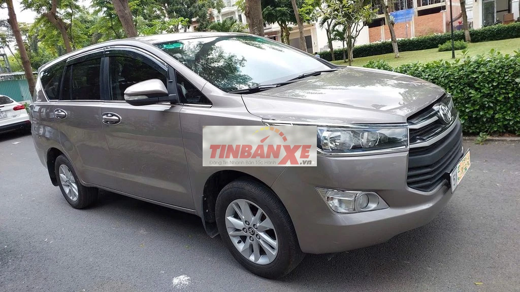 Toyota Innova E 2019 Số sàn Nâu