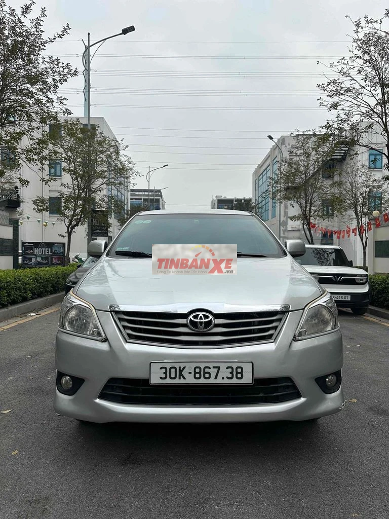 Toyota Innova 2014 2.0E
