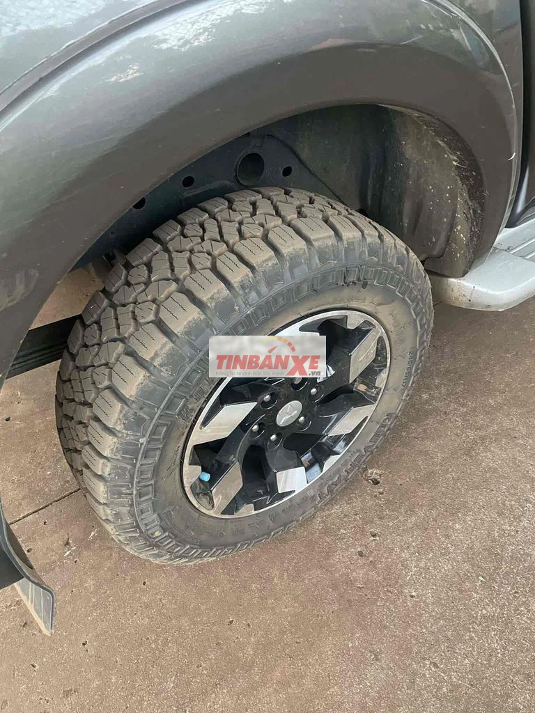 Mitsubishi Triton Xám Số tự động