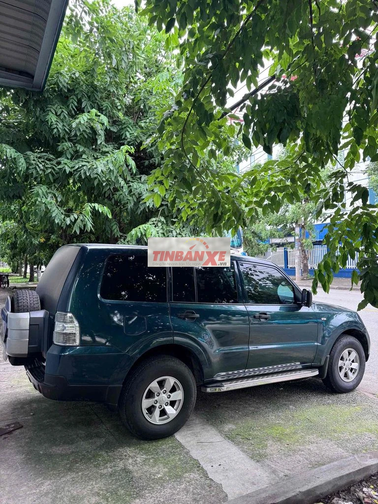 Mitsubishi Pajero Xanh đậm