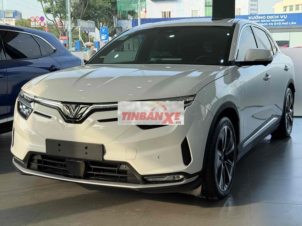 VinFast VF8 Plus 2022 màu Trắng