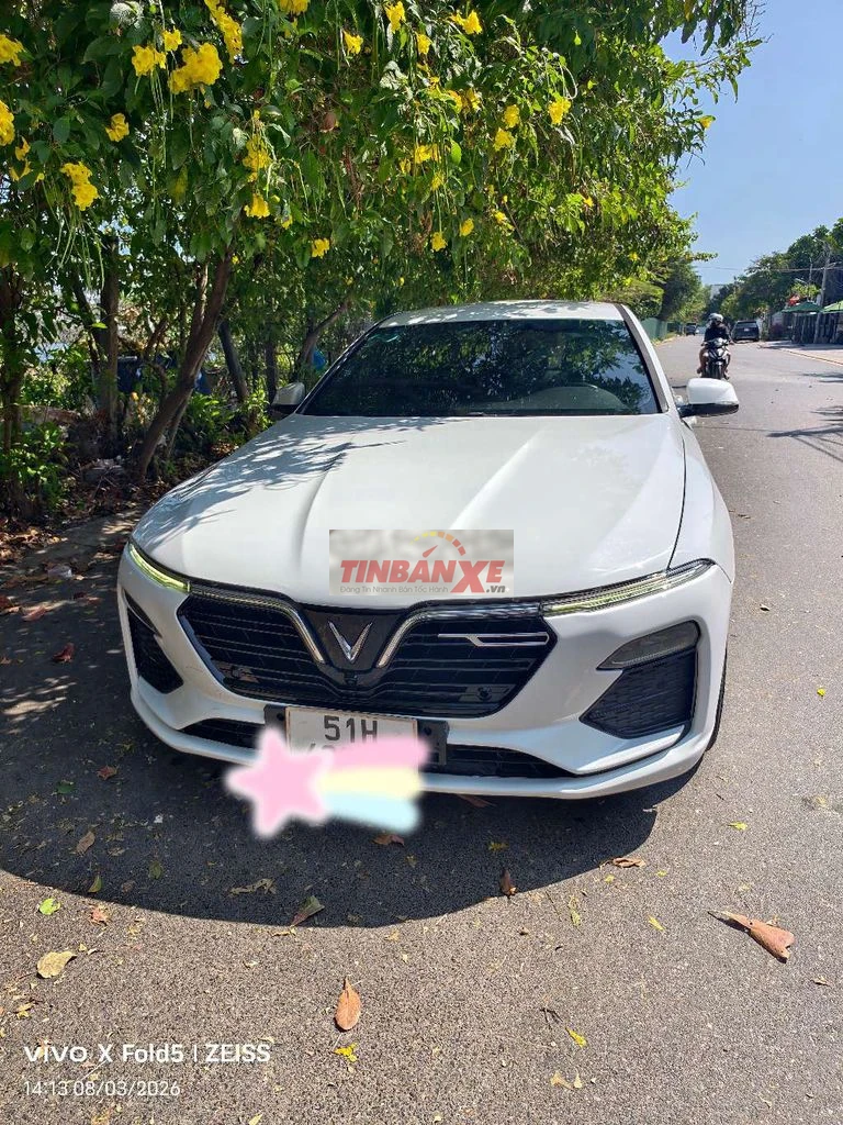 VinFast Lux A2.0 màu Trắng