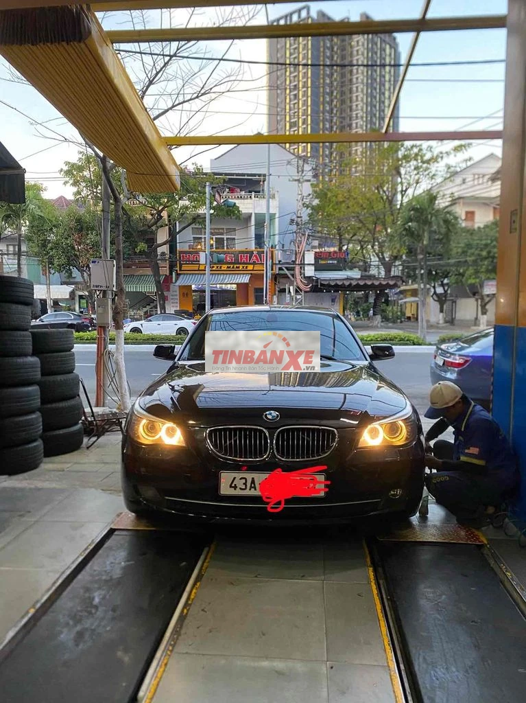 BMW 523i Đen Tự động