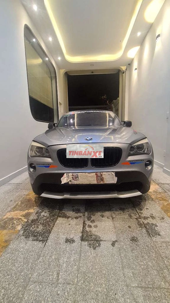 BMW X1 xDrive 3.0L Xám