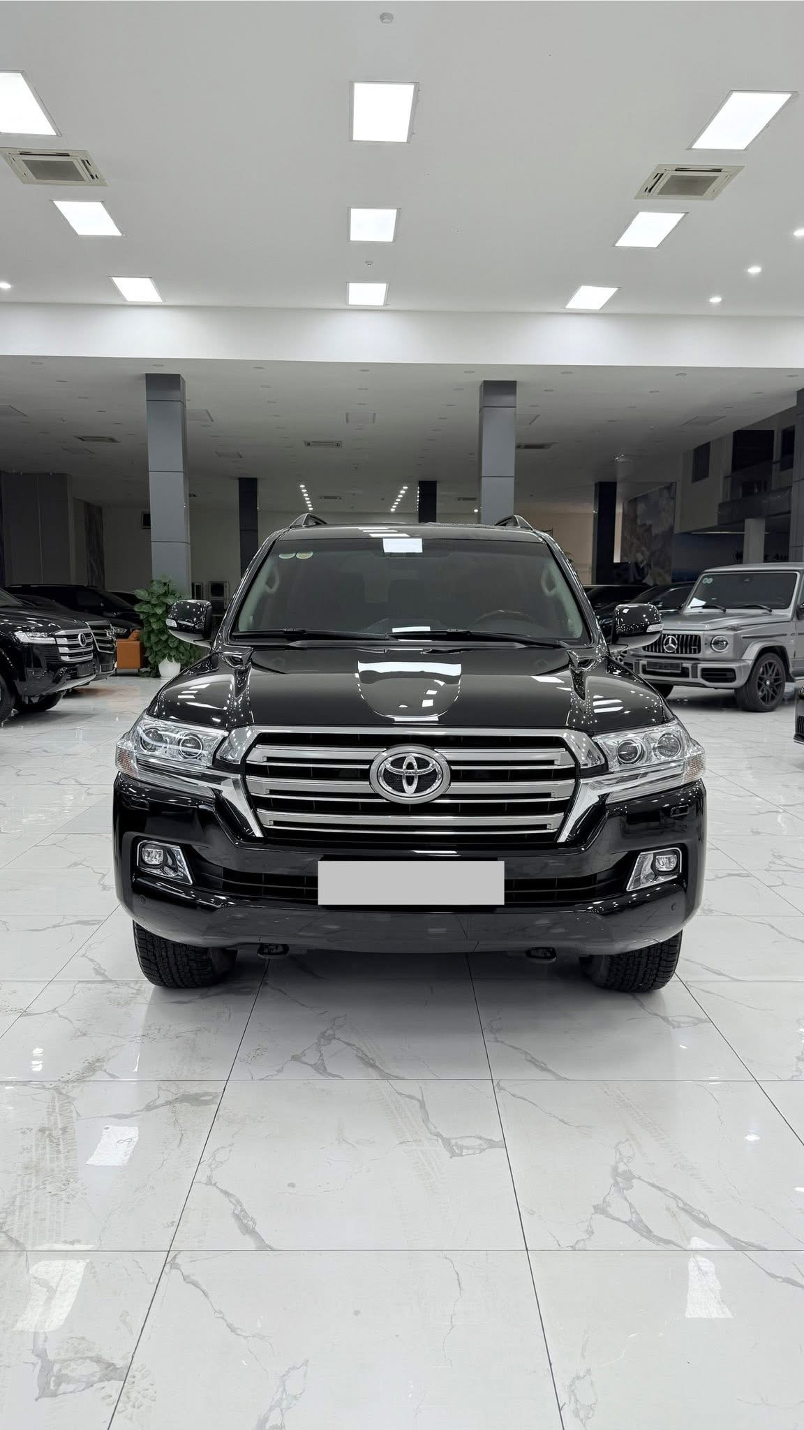 Bán Toyota Land Cruiser 4.6 V8 sản xuất 2019,tên công ty.