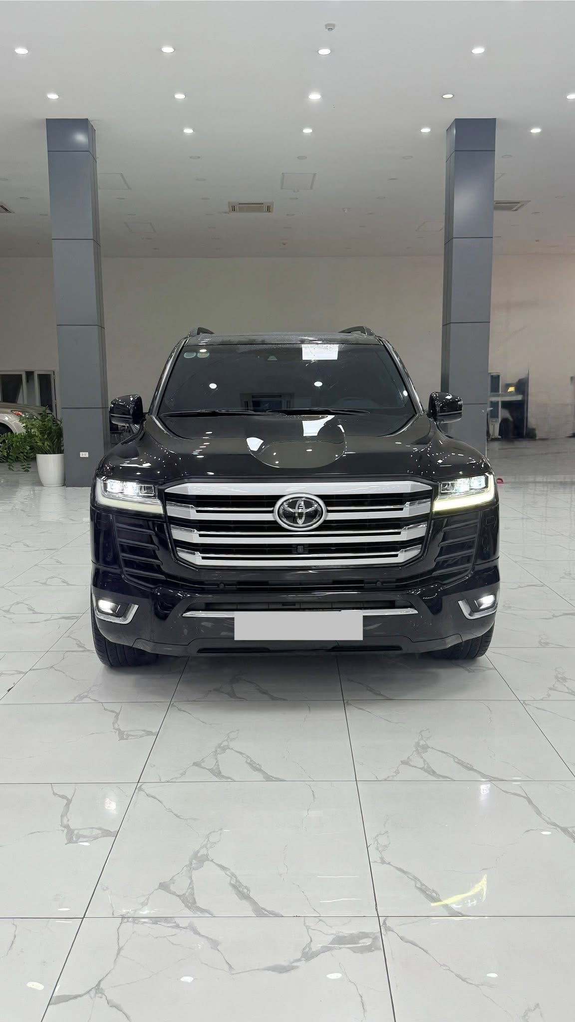 Bán Toyota Land Cruiser LC300 sản xuất 2022. Xe cực mới.