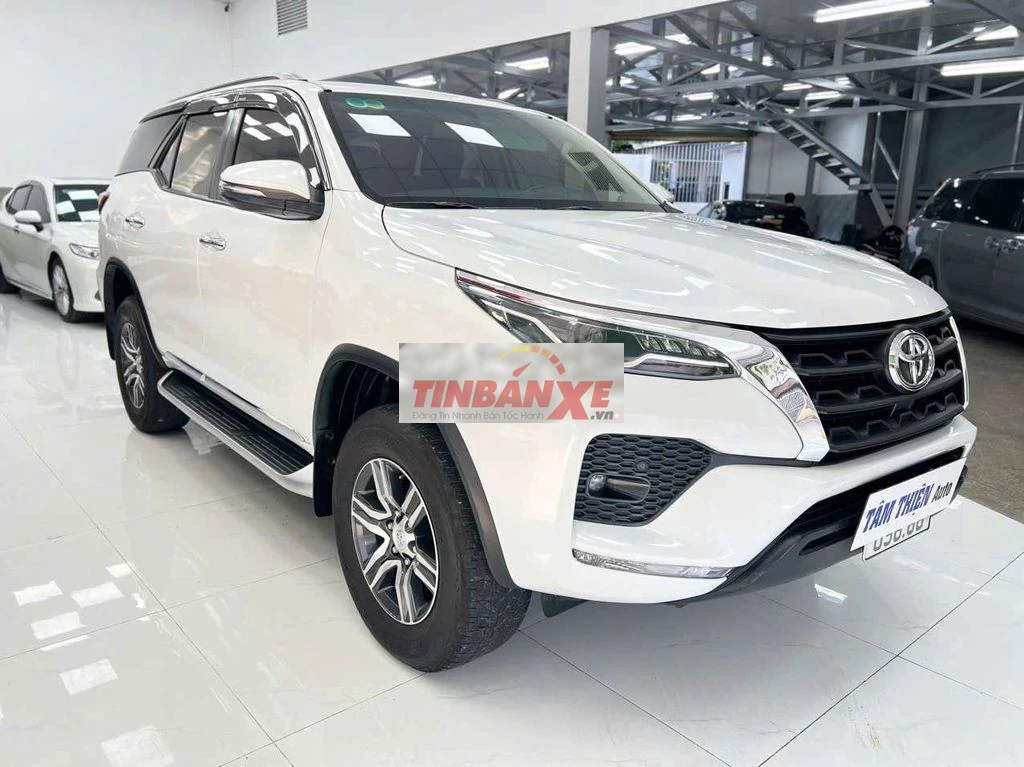 Toyota Fortuner 2022 2.4 AT Trắng
