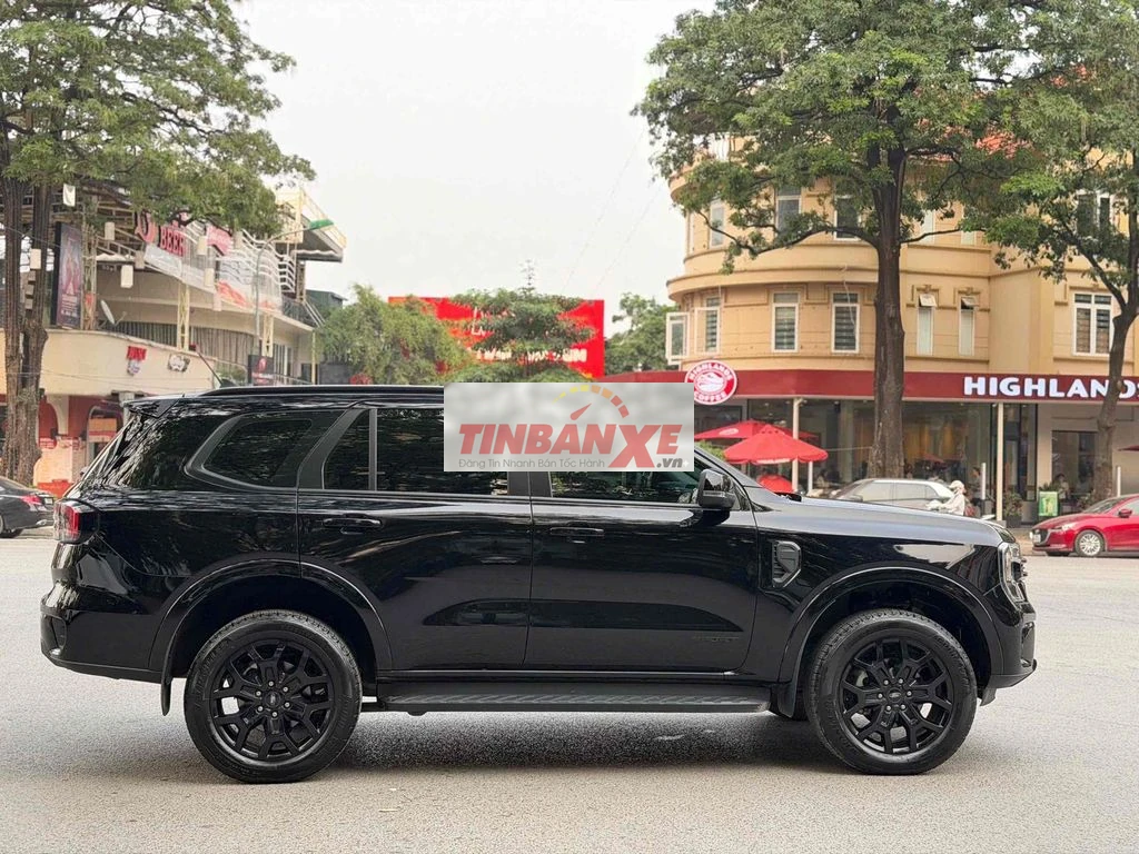 Ford Everest Sport Đen 7 chỗ