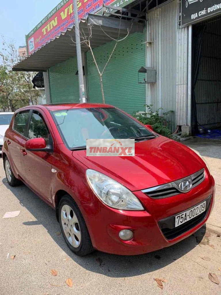 Hyundai i20 2011 1.4 AT - 130000 km