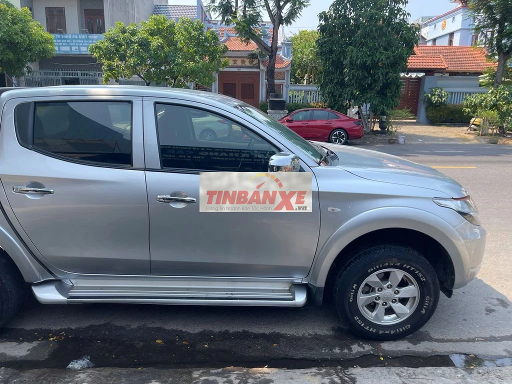 Mitsubishi Triton 2017 1 cầu Bạc