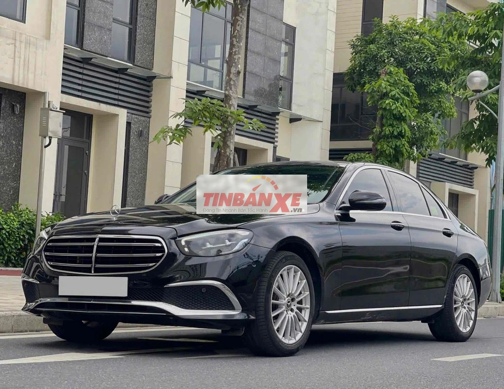 Mercedes Benz E200 Exclusive model 2022 màu đen