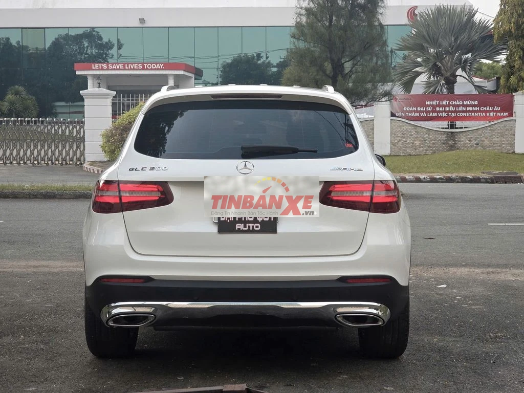 Mercedes GLC 200 (2019) – Trắng/Đen Cực Sang
