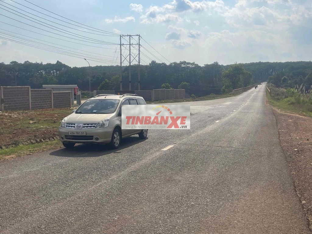 Nissan Livina AT1.8 Vàng cát