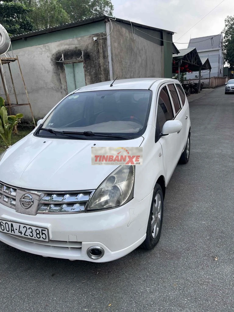 Nissan Grand Livina 2011 Trắng